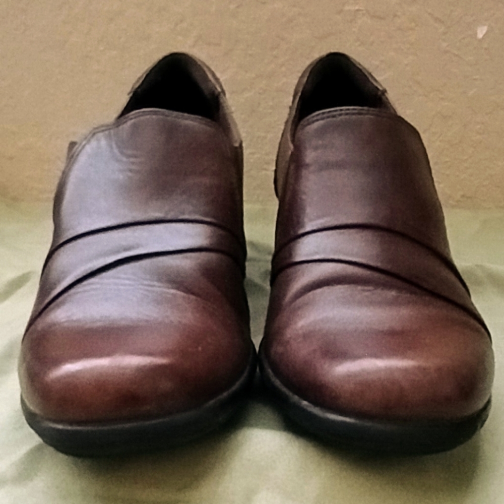 CLARKS Bendables Slip On Womens Shoes 9.5M Brown Leather Wedge Work Wear